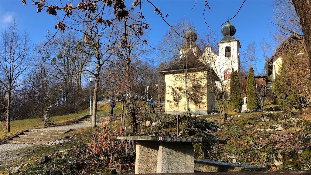 Blick auf die Kalvarienbergkirche und die Kapelle