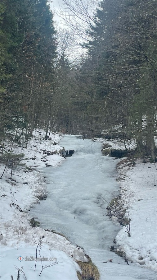 zu Eis gewordener Zulauf